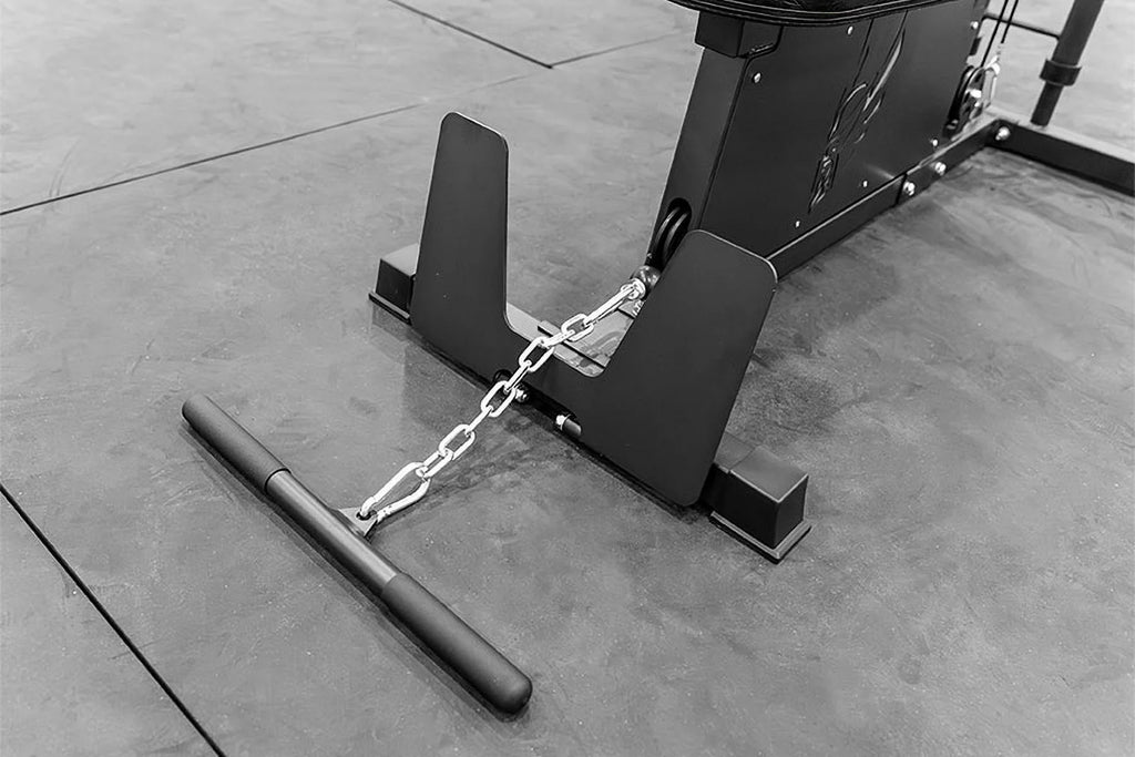 BOLT HUNTER: Plate-Loaded Lat-Pulldown/Low-Row Combo